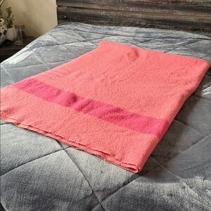 Vintage 50s Hudsons Bay four point pink two-tone wool blanket Full size